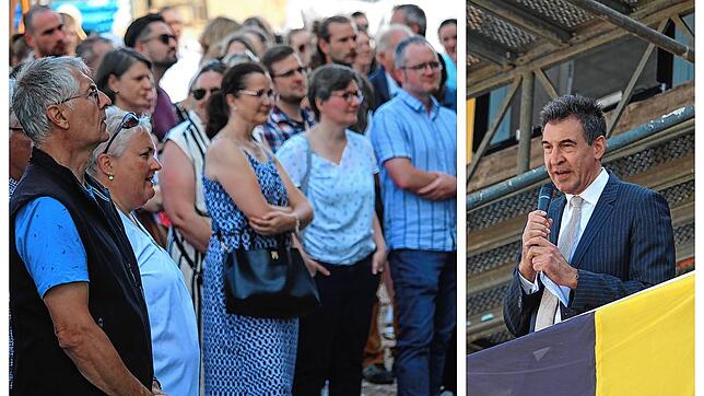 Viele Zuschauer sind zum Richtfest für das neue Donaueschinger Realschulgebäude gekommen. Oberbürgermeister Erik Pauly freut sich, wie ...