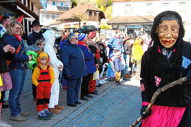 Bild 8: Umzug und Bühnenprogramm begeistern die Narren in Bonndorf
