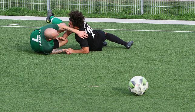Bild 15: SpVgg. Brennet-Öflingen feiert 6:1-Kantersieg beim SV Herten
