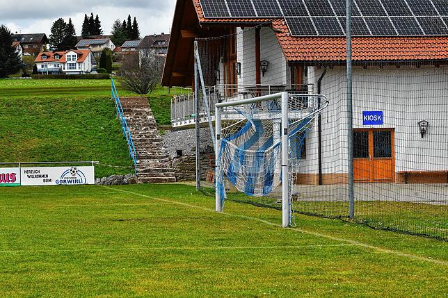 Vorerst noch gesperrt: So wie hier der Sportplatz des SV Görwihl gibt es in einigen Gemeinden erst „grünes Licht“, wenn die ...