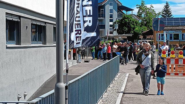 Bild 27: Bilder vom Einweihungsfest soziales Projekt Pfarrwiese