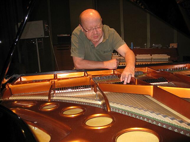 Der Berliner Klavierbaumeister Bernd Bittmann hat den legendären Bösendorfer-Flügel des MPS-Studios jetzt mehrere Tage lang generalüberholt.