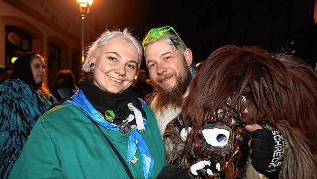 Bild 18: Schmotziger Dunschtig: So bunt ist das närrische Treiben in der Altstadt