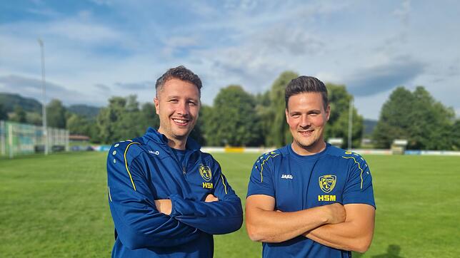 Die Trainer Philip Schinn (links) und Sebastian Willibald haben mit der SpVgg F.A.L.
