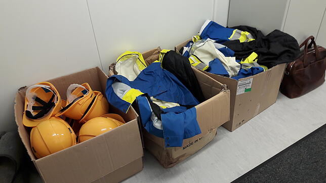 Helme, Sicherheitsjacken und -schuhe: Wer auf der Baustelle unterwegs ist, muss an seine Sicherheit denken.