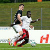 Der SC Pfullendorf (rechts Samuel Peter) musste sich gegen den FC 08 Villingen II (Kevin Laatsch) geschlagen geben.