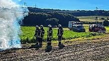 Die Feuerwehr in Tengen verhinderte mit ihrem Einsatz, dass sich ein Flächenbrand ausweitete.