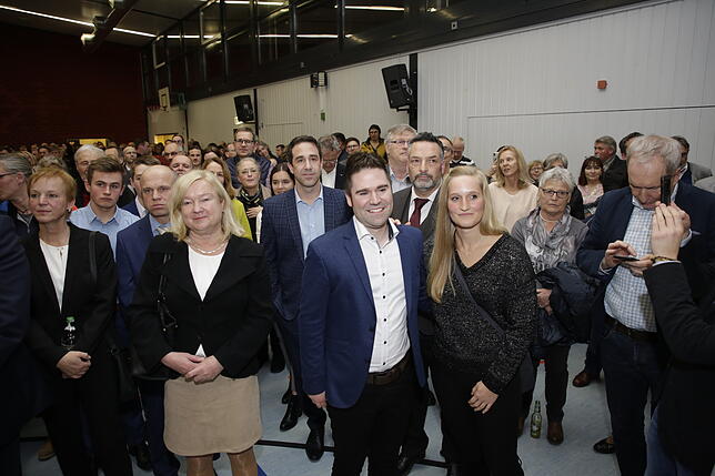 Bild 33: Bilder von der Hilzinger Bürgermeisterwahl in der Hegauhalle