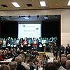 Sämtliche Dorfvereine und die Feuerwehr standen gestern Abend in der Halle bereit, um ihrem alten und neuen Bürgermeister zu seinem ...