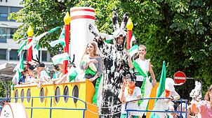 Rund eine Stunde in der prallen Sonne und Hitze, wie hier beim Seehasenfestzug 2019, können für den Kreislauf gefährlich sein. ...