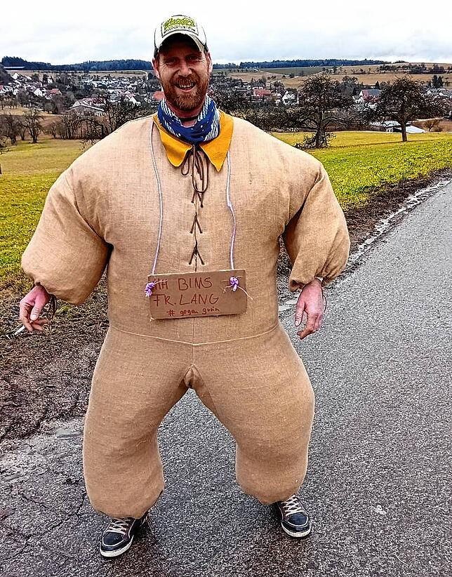 Michael Roth ist Wischenführer, eine der Firguren der Heudorfer Fasnacht, die nur am Schmotzigen Dunschtig auftauchen.