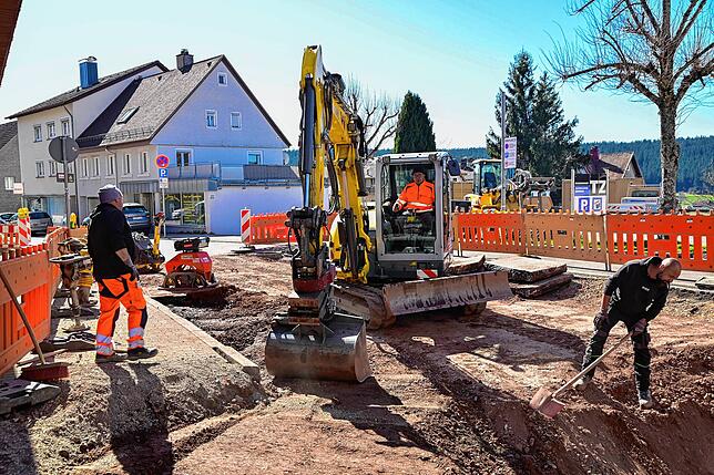 Umfangreiche Straßenbauarbeiten in der Sommerauer Straße, in Höhe des Technologiezentrums, machen derzeit die Umleitungsregelung ...