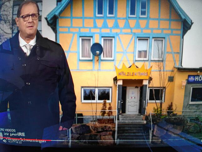 VS-OB Jürgen Roth im Festakt-Video zum 50-jährigen Stadtbestehen. Im Hintergrund der historisch bedeutsame Hölzlekönig.