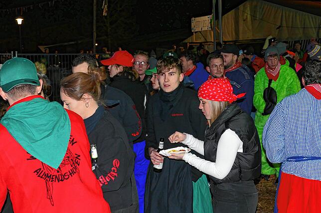 Bild 8: Wetti-Narrendorf in Behla bleibt auch am 2. Jubiläumstag ein Publikumsmagnet