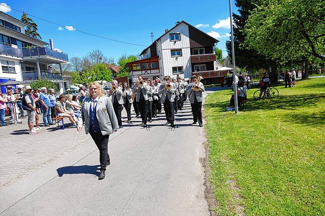 Bild 19: Scheunenfest 2025: Jubiläumsumzug und mitreißende Open Air Musik in Hüfingen-Sumpfohren
