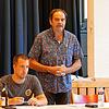 Vorsitzender Werner Gieray (stehend) berichtet von einer schwierigen Phase in der ein schrittweises Vorgehen zum Erfolg führt. 2. ...
