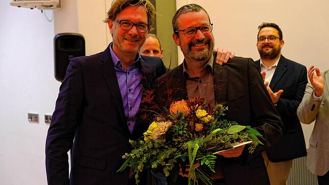 Feierlicher Abschied: Chefredakteur Stefan Lutz (links) gratulierte Andreas Gerber bereits im feierlichen Rahmen zu dessen erbrachter ...