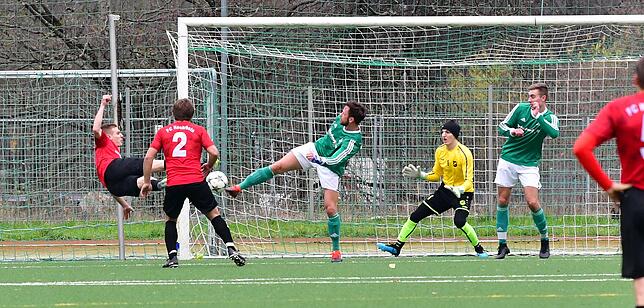 Bild 13: FC Zell besiegt den FC Hochrhein deutlich mit 4:1 &ndash; und wir haben Bilder!