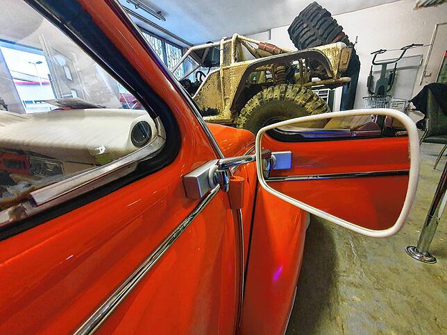 Ostrozny hat eine Schwäche für getunte Autos, aber auch für Oldtimer: Hier ein VW-Käfer von 1973.