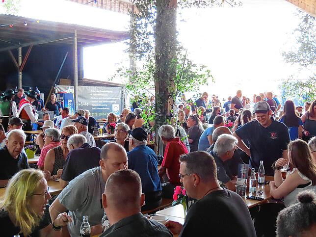 Beliebt bei den Gästen ist das Rettichfest in Öflingen. Schon zum Frühschoppenkonzert der diesjährigen Gastkapelle aus St. Jakob am ...