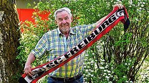 Richtung Champions League: Hermann Burger (80) aus Rickenbach besitzt seit 30 Jahren eine Dauerkarte beim SC Freiburg. Klar, dass er am ...
