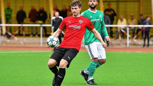 Pausenführung: Philipp Jedlicka (vorn, auf unserem Archivbild) traf für den FC Hochrhein vor der Pause im Derby gegen den SV Jestetten.