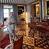 Gästeführer Pius Breitenmoser steht mitten im Napoleonmuseum. Er redet nicht über Kaiser und Feldherren, sondern über die ...
