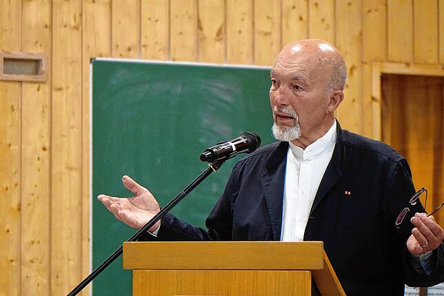 Aus einer unerwünschten Patchwork-Familien sei am Ende ein starkes Quartett entstanden, fasste Altbürgermeister Heinrich Güntner den ...
