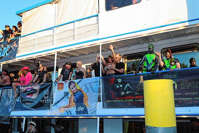 Bild 14: Lack, Leder, Latex! Dieses Spektakel bieten die BDSM-Fans im Konstanzer Hafen