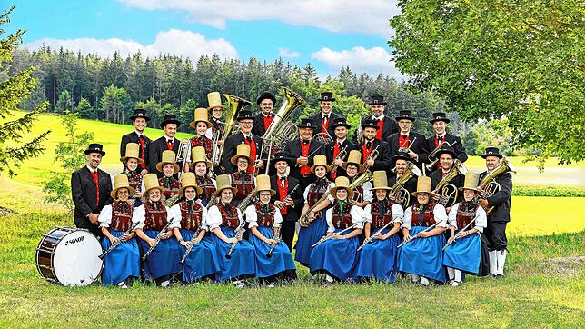 Die Musik- und Trachtenkapelle Nußbach lädt zum Konzertabend am morgigen Samstag, 14. Dezember, in die Turn- und Festhalle ein. Bild: ...
