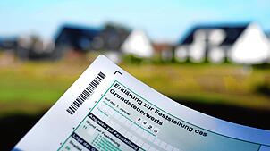 Seit dem 1. Januar 2025 gilt die neue Grundsteuer. Gegen den Grundsteuerbescheid erheben viele Immobilienbesitzer Einspruch. (Archivbild ...