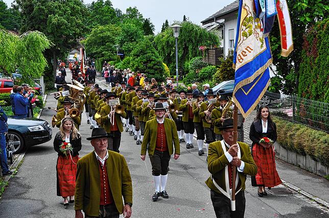 Bild 8: Der Musikverein Riedheim veranstaltet den Pfingstmusikfest Jubiläumszug – das sind die besten Bilder