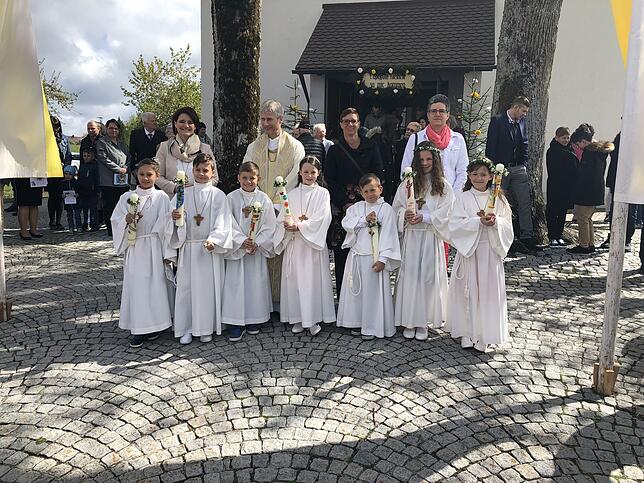 Sieben Kinder feierten in der Pfarrkirche St. Stephan in Nöggenschwiel ihre Erstkommunion.