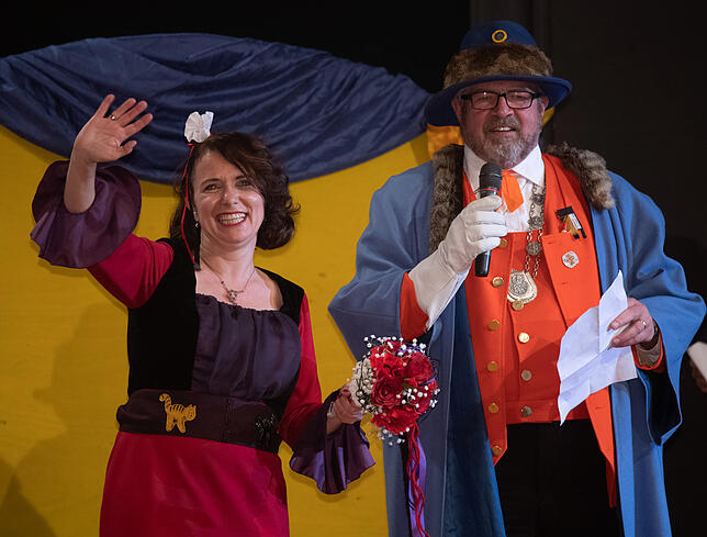 In diesem Jahr wurde Ilona Boos mit Narrenvater Bernd Schank (von links) getraut.