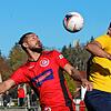 Mustafa Akgün (links), der Neue beim SC Konstanz-Wollmatingen, im Trikot des FC Bad Dürrheim (FCBD) in der Partie gegen die SG ...