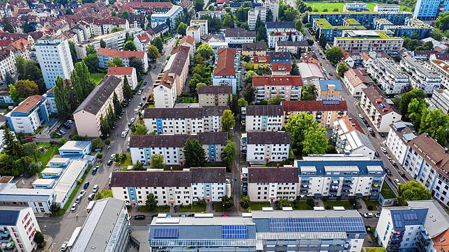 (Archivbild) Grundsteuer zahlen nur Eigentümer von Häusern? Falsch! Die Steuer wird auf die Mieten umgelegt, sodass sich von einer ...
