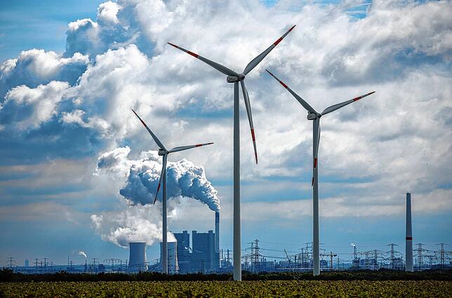 Windräder an Land sind die tragende Säule der Energiewende. Sie sollen Kohlkraftwerke ersetzen.