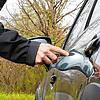 (Symbolbild) BMW, VW und jetzt Mercedes: Wieder wurde ein Auto, das in Konstanz geparkt war, zerkratzt. Vielleicht hat jemand der ...
