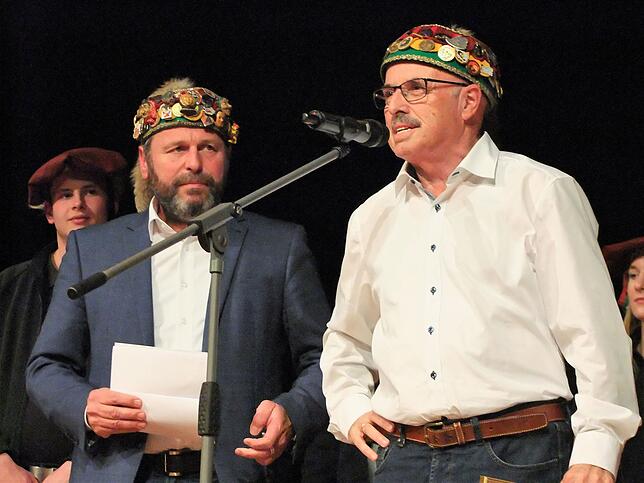Bild 6: Die Weibsbilder der Narrizella Ratoldi eröffneten im Milchwerk mit 400 Gästen die Fasnacht-Saison