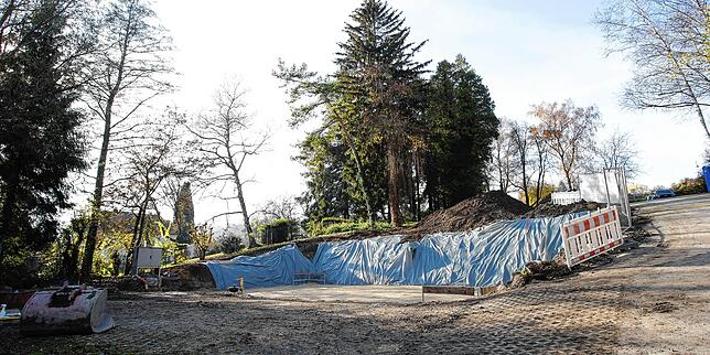 Das Sanitärgebäude wird in den Hang hineingebaut: Der Campingplatz Litzelstetten in der Großherzog-Friedrich-Straße soll im April 2021 ...