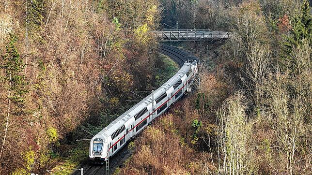 Ein Gäubahn-Intercity bei Rottweil. 2023 wird die Verbindung vom Bodensee nach Stuttgart jedoch monatelang unterbrochen sein.