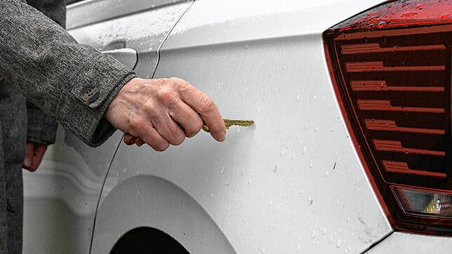 Polizei und Staatsanwaltschaft haben eine organisiert handelnde Gruppe von Personen im Visier, denen Versicherungsbetrug unter anderem ...