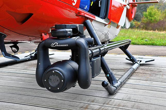 Der Suchscheinwerfer, auch HISL (High Intensity Searchlight) genannt, kommt beispielsweise bei einem Sucheinsatz auf dem See zum Einsatz.
