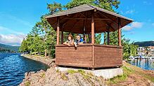 Der kleine Bellevue-Pavillon auf einem Felsvorsprung am Seerundweg ist ein wahrlich würdiger Abschluss der Panoramawanderung am Schluchsee.