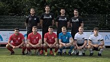 Die Trainer und Neuzugänge beim FC Pfaffenweiler: (stehend von links) Marc Simone (Torwarttrainer), Björn Schlageter (Trainer), Stefan ...