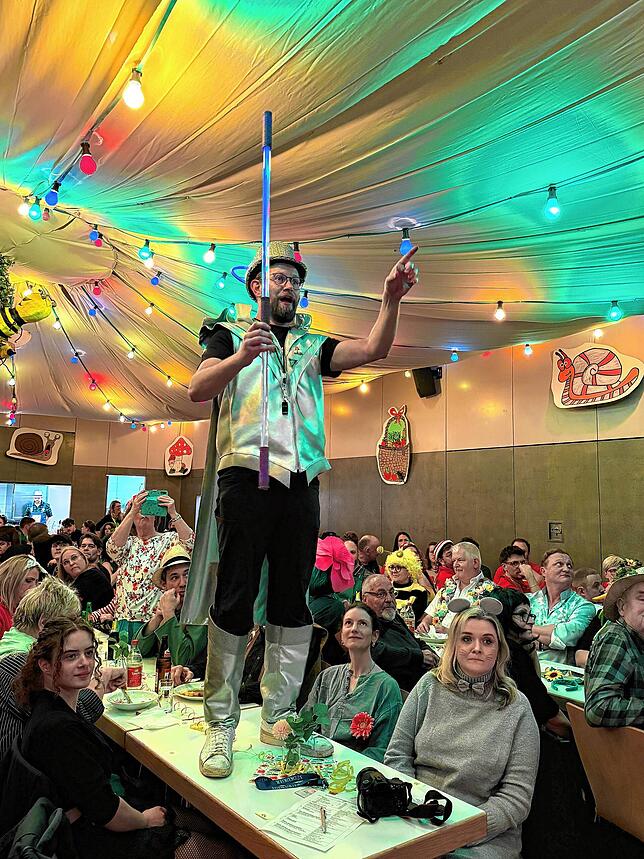 Bild 37: Bunte Fasnacht in Reckingen: Fasnachtsgärtner zeigen, wie man richtig feiert!