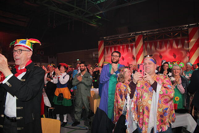 Bild 3: Fasnacht in Stockach: Narrengericht 2025 – Zuschauer feiern mit tollen Bildern!