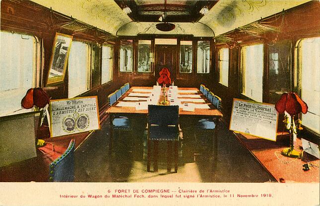 Hier der Waggon von Compiègne in einer Farbaufnahme. Genau hier ließ Adolf Hitler 1940 die französischen Generäle die Kapitulation ...