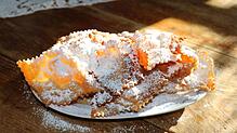 Frisch und knusprig: Scherben gehören an Fasnacht im Hochschwarzwald dazu.