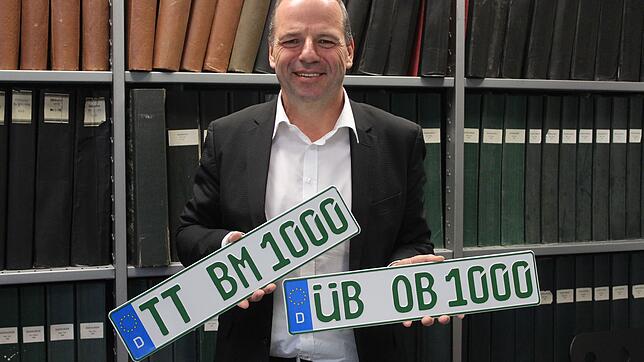 Martin Hahn, Landtagsabgeordneter der Grünen, stimmte im Kreistag für die Wiedereinführung von ÜB (für Überlingen) und TT (Tettnang). Er ...